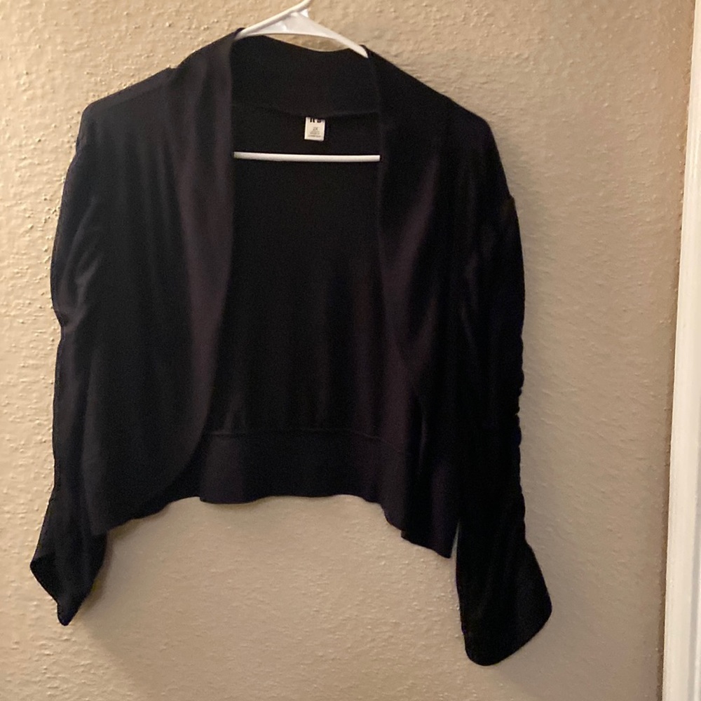 Black Three Quarter sleeve, Crop lightweight sweater from Its Fashion, Size 2XL